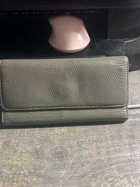 Anthropologie bica cheia patent leather long‎ wallet magnetic closure beautiful